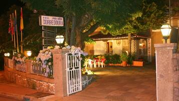 Façade de lâhĂ©bergement - soirĂ©e/nuit