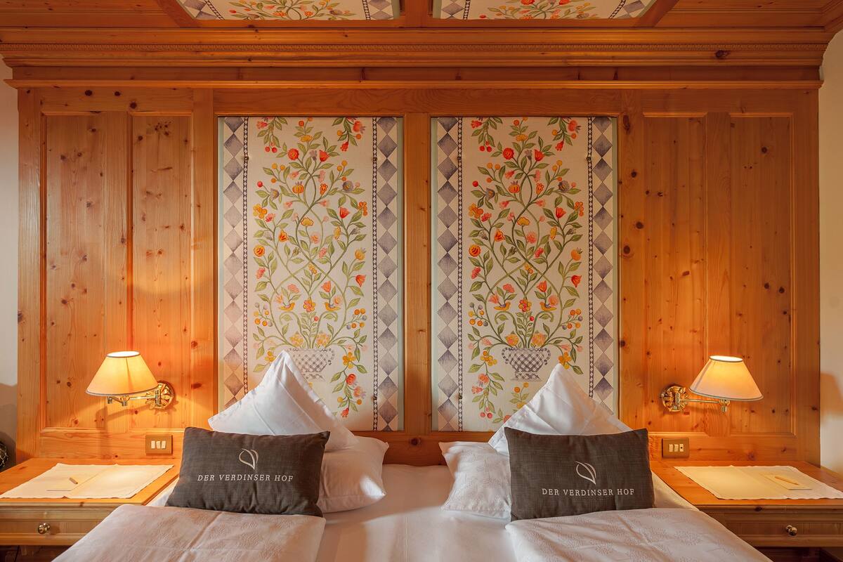 superior room | minibar, in-room safe, desk, free cots/infant beds