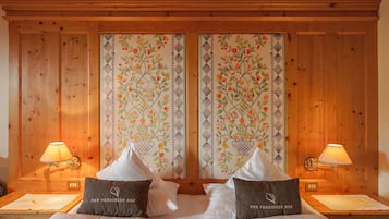 Quarto superior | Frigobar, cofres nos quartos, escrivaninha, berços grátis