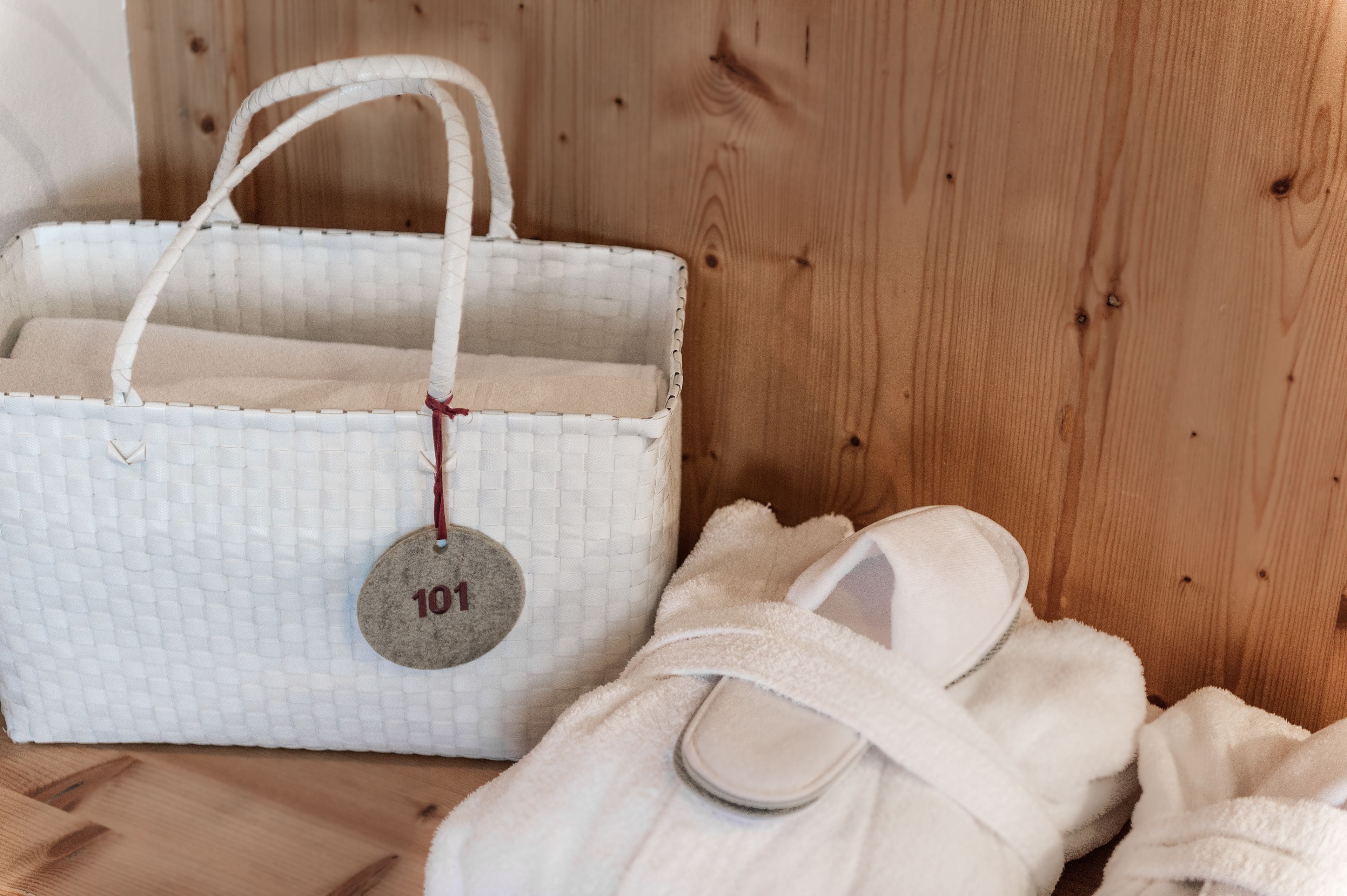 single room | minibar, in-room safe, desk, free cots/infant beds