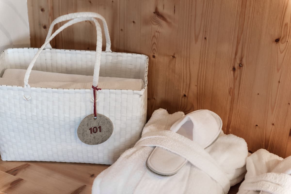 single room | minibar, in-room safe, desk, free cots/infant beds