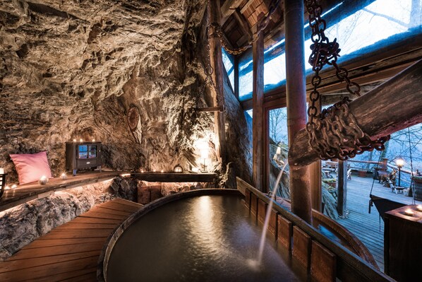 Sauna, vasca idromassaggio, trattamenti per il corpo, body wrap