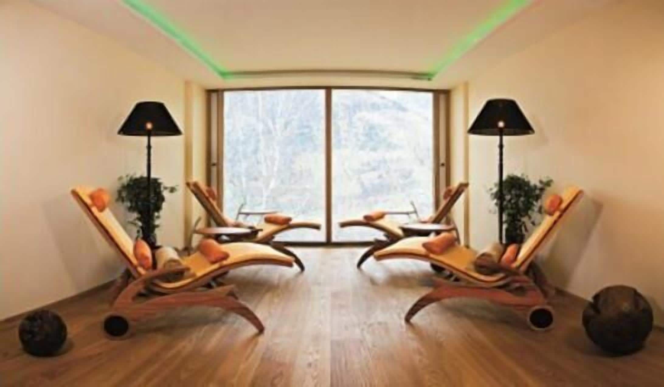 sauna, hot tub, body treatments, body wraps, body scrubs, facials