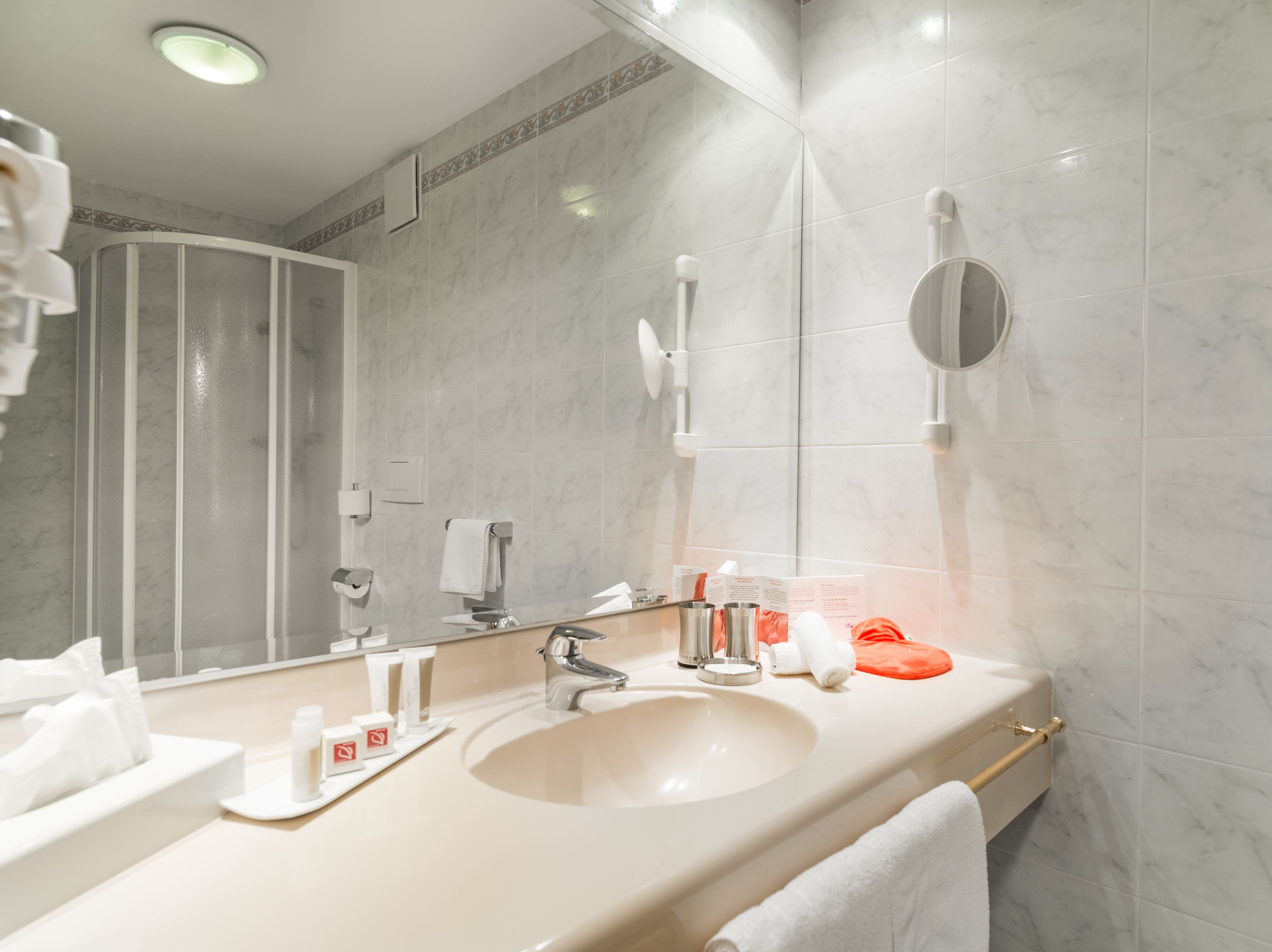 single room | bathroom | free toiletries, hair dryer, bathrobes, slippers