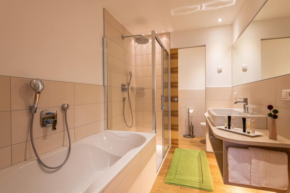 deluxe room | bathroom | free toiletries, hair dryer, bathrobes, slippers