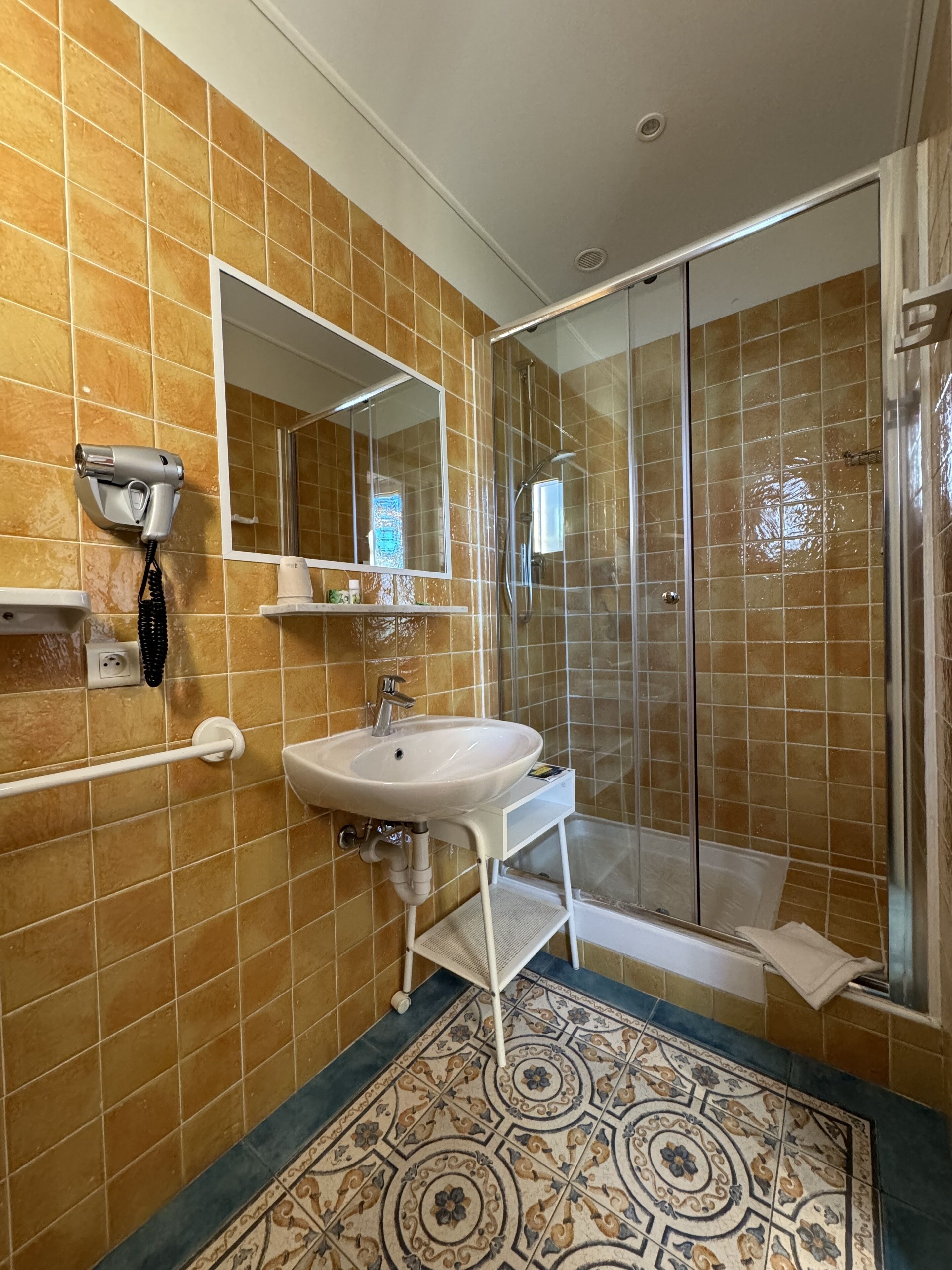 comfort double room, terrace, sea view | bathroom | shower, hair dryer, towels