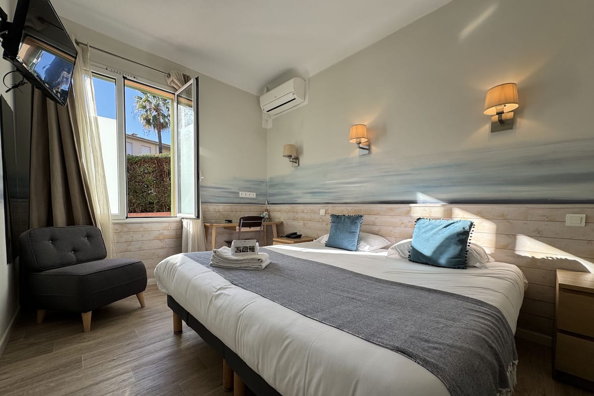 Chambre Classique (vue parking)