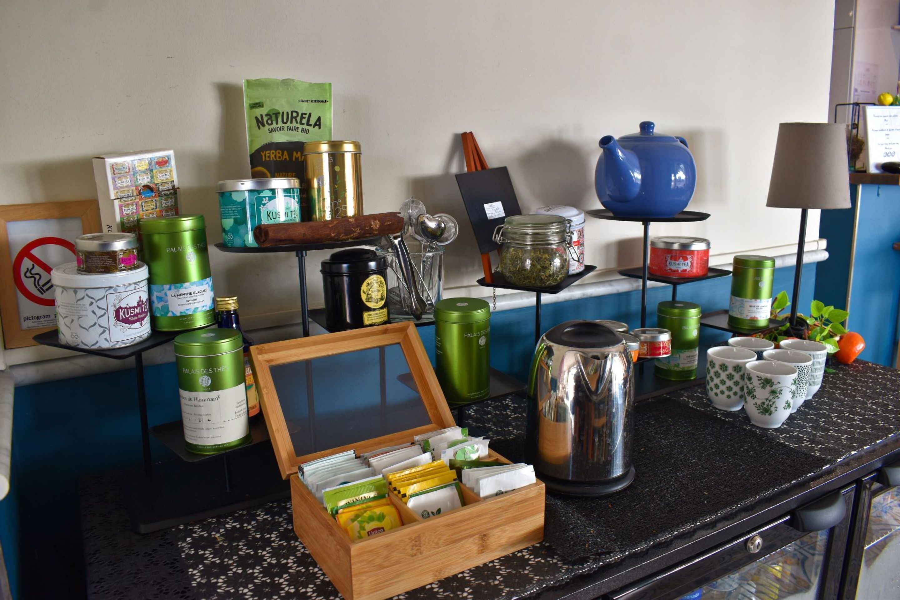 daily continental breakfast (eur 8 per person)