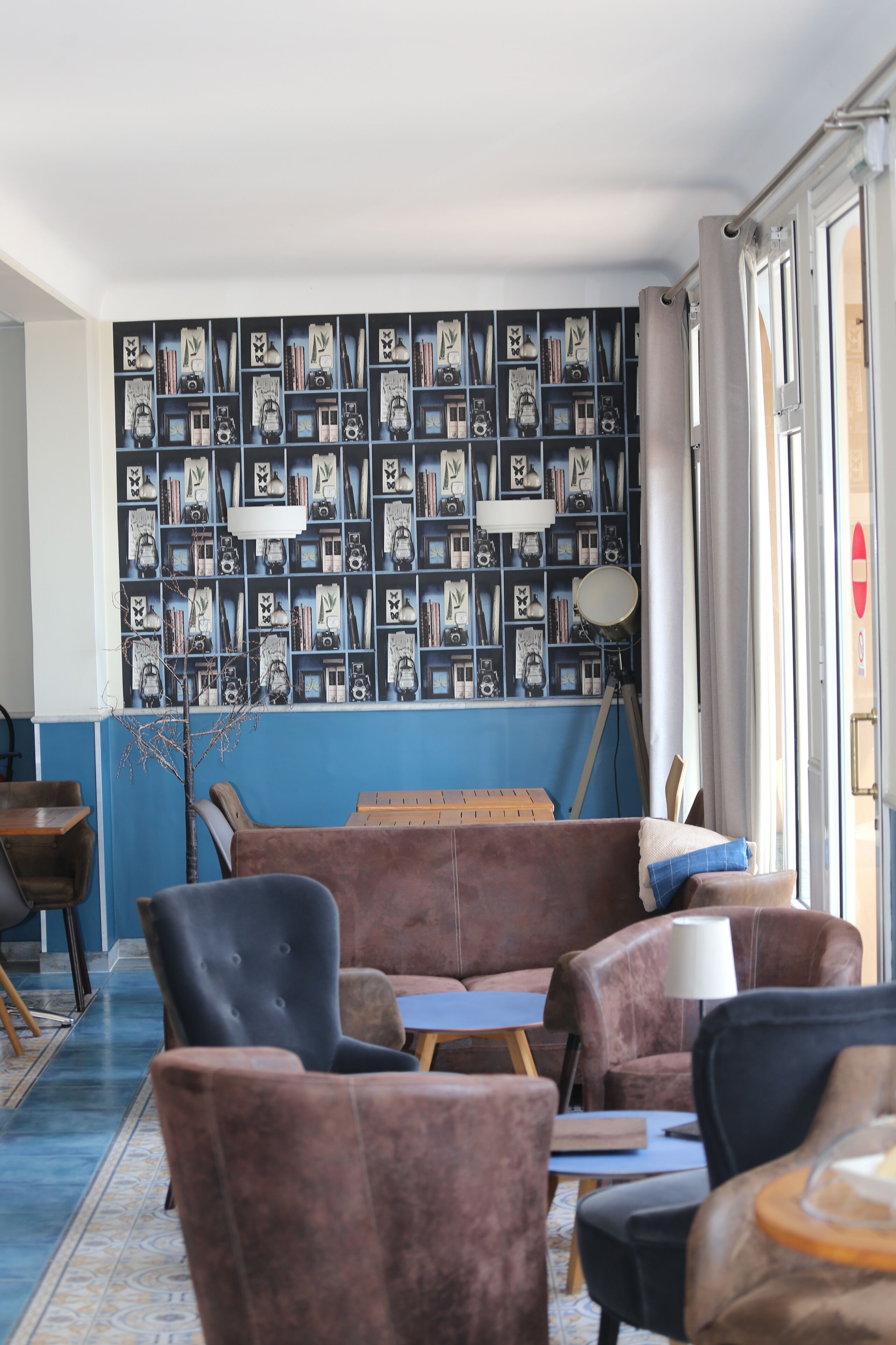 daily continental breakfast (eur 8 per person)