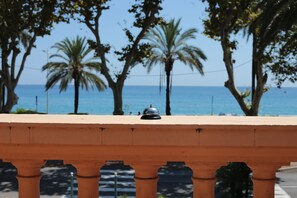 Comfort Double Room, Terrace, Sea View | Premium bedding, in-room safe, soundproofing, iron/ironing board - Hôtel Pavillon Impérial (Menton)
