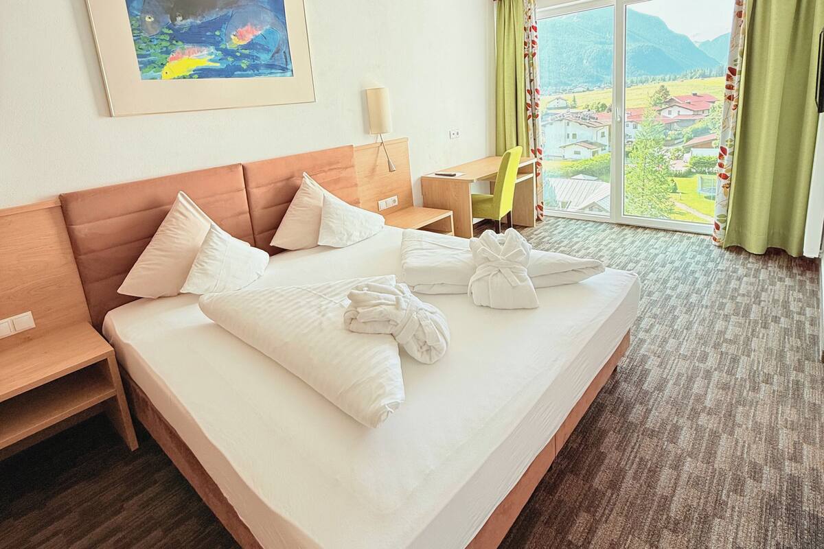 Classic Suite, Balcony | Down comforters, in-room safe, WiFi (free), individually decorated