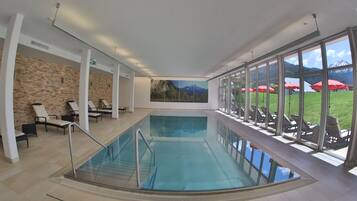 Indoor pool, pool loungers