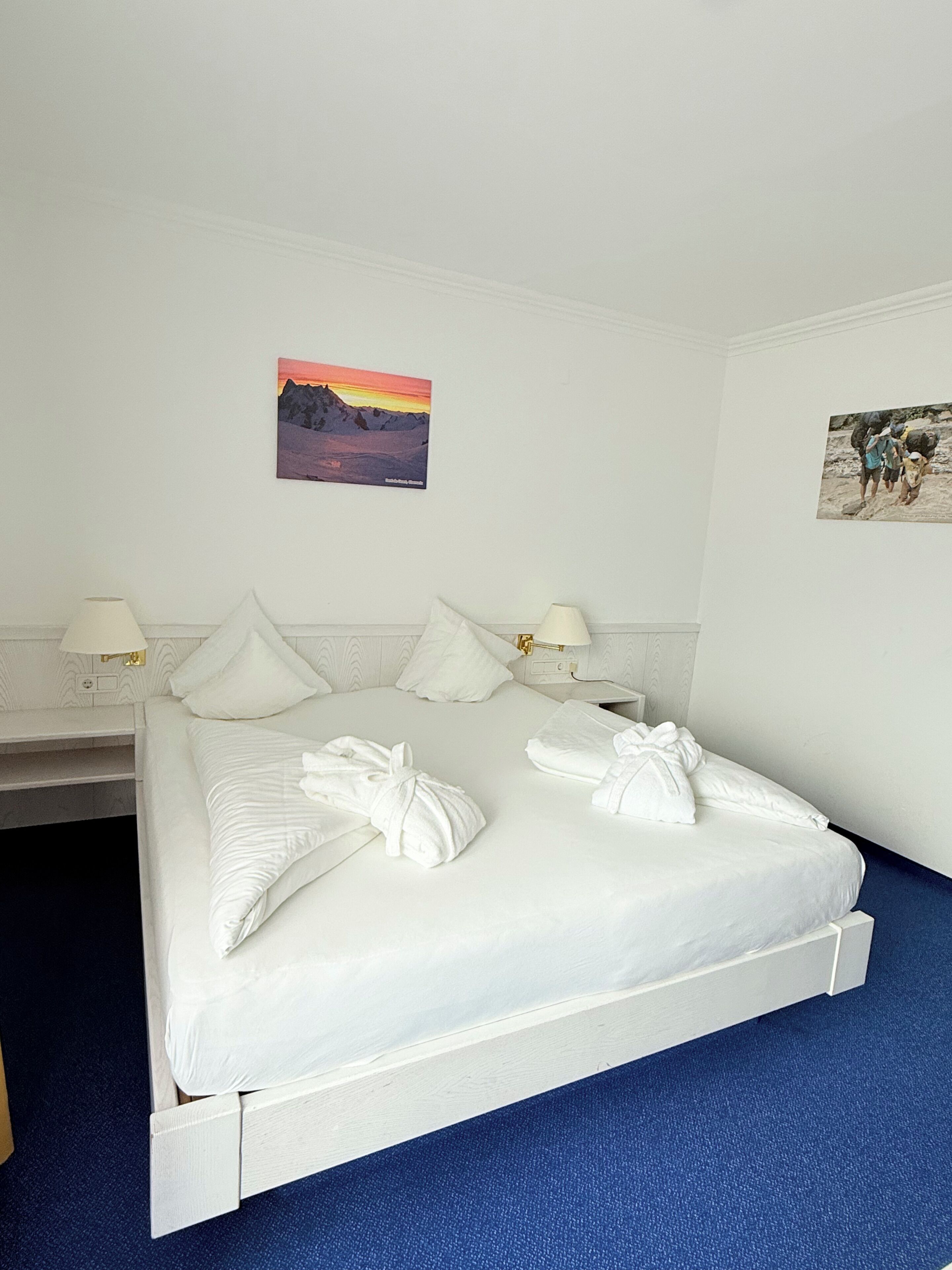 Comfort Suite, Balcony | Down comforters, in-room safe, WiFi (free), individually decorated