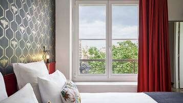 Premium bedding, in-room safe, individually decorated