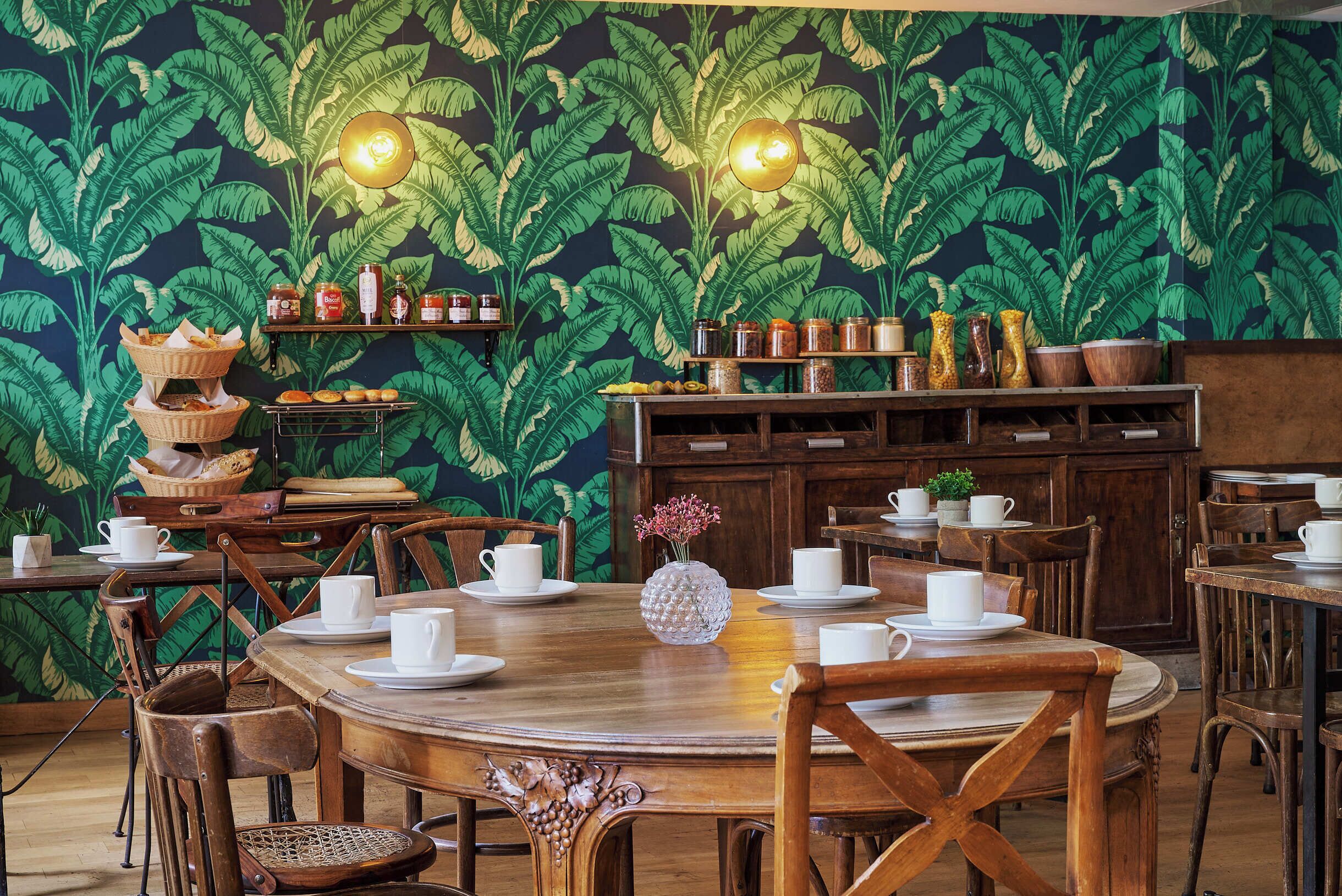 每日供應吃到飽早餐 (每人 EUR14)