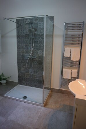 Triple Room | Bathroom | Free toiletries, hair dryer, bidet, towels - Alla Marina - Bed and Breakfast (Trapani)