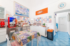 Free daily buffet breakfast  - B&B Casa Nilde Positano (Positano)