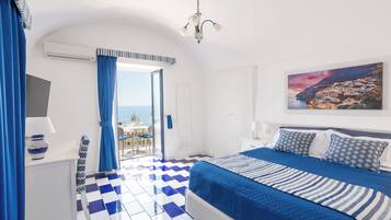 Economy Room with private external bathroom | Premium bedding, in-room safe, individually decorated