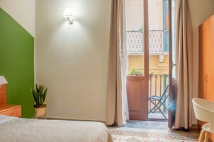 Habitación superior | Minibar, decoración individual, mobiliario individual y escritorio