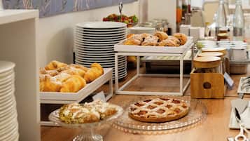 Petit déjeuner buffet servi tous les jours en supplément