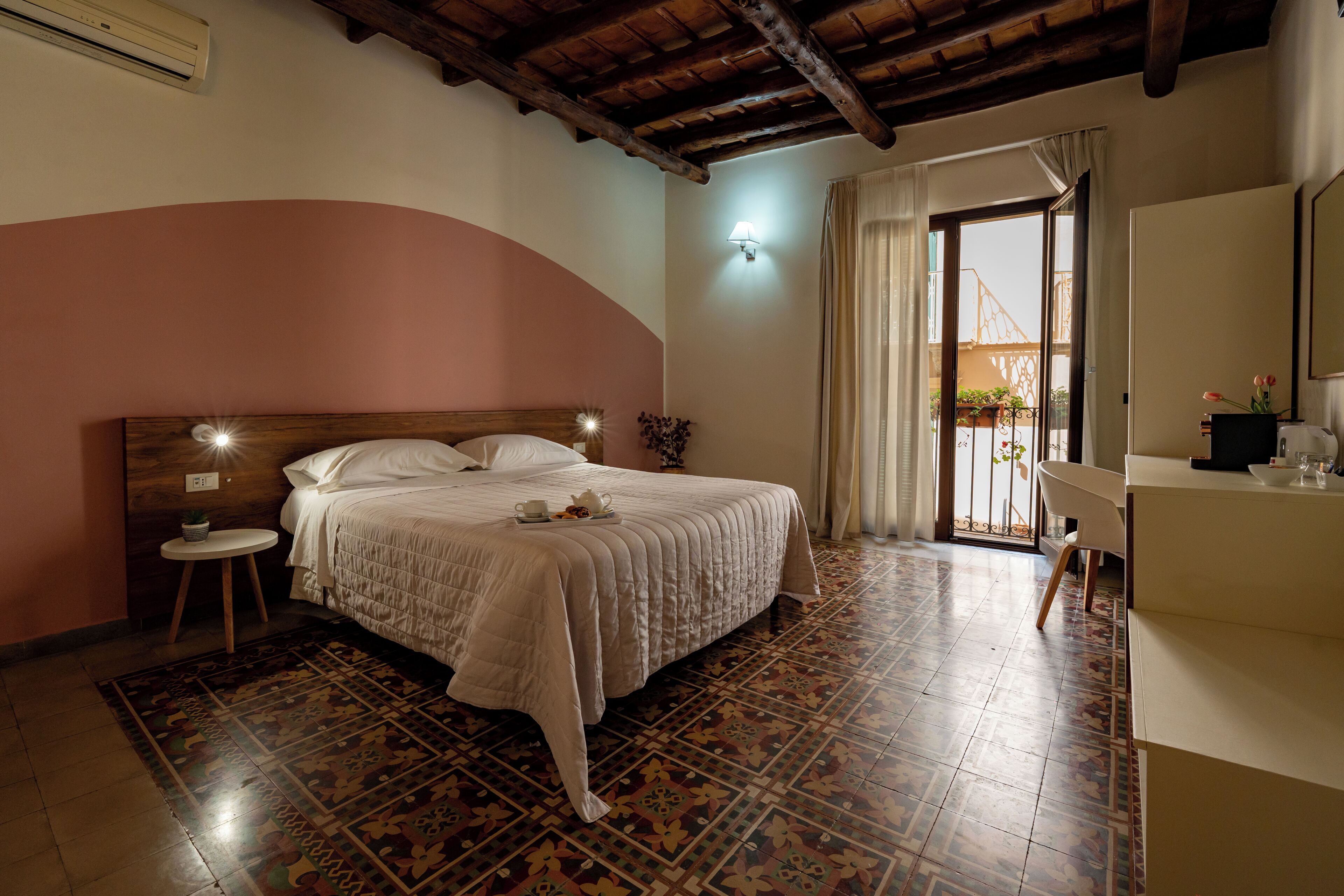 Comfort Double or Twin Room, Ensuite, City View | Minibar, individually decorated, individually furnished, desk