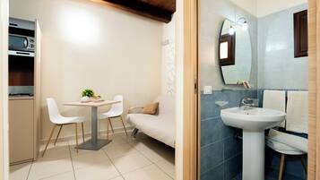 Lägenhet Basic - 1 dubbelsäng med bäddsoffa | Eget kök | Kaffe- och tebryggare och vattenkokare