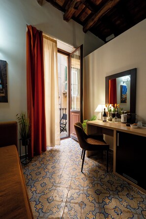 Quarto júnior | Frigobar, individualmente decorados, individualmente mobiliados