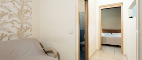 Basic Apartment, 1 Double Bed with Sofa bed | Minibar, individually decorated, individually furnished, desk