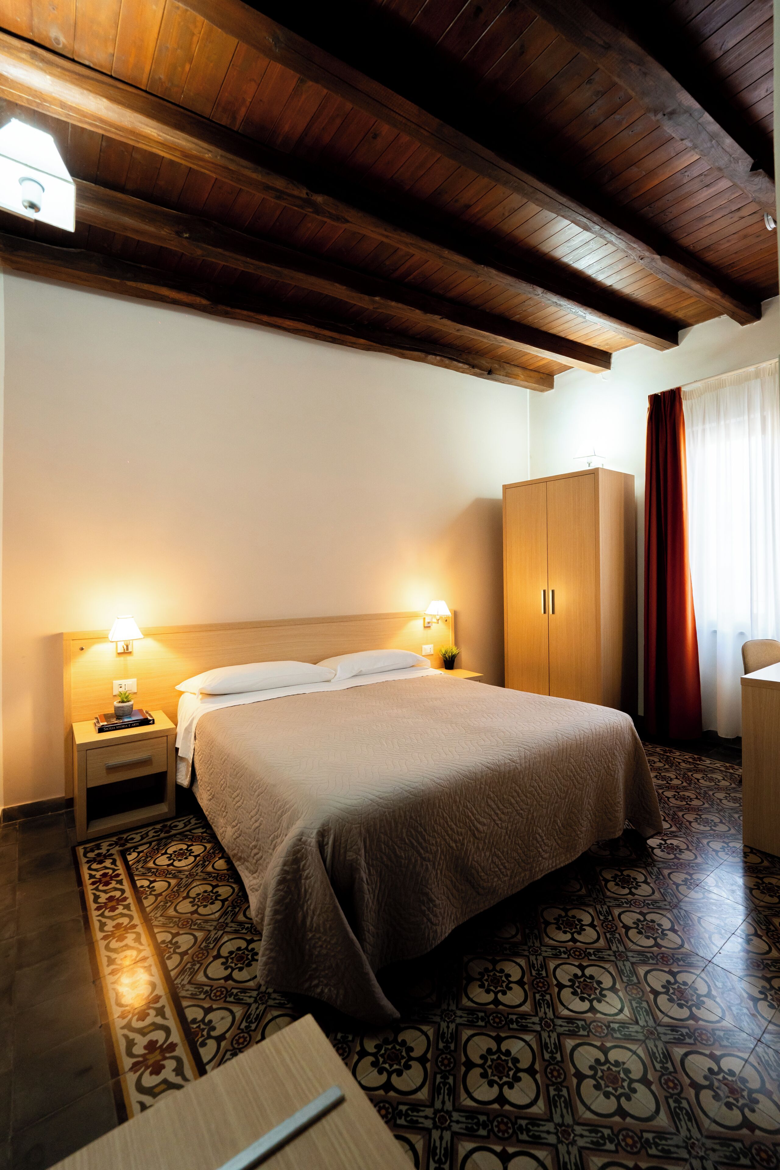 Classic dubbelrum eller tvåbäddsrum | Minibar, individuell inredning, unika möbler och skrivbord