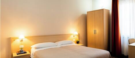 Classic dubbelrum eller tvåbäddsrum | Minibar, individuell inredning, unika möbler och skrivbord