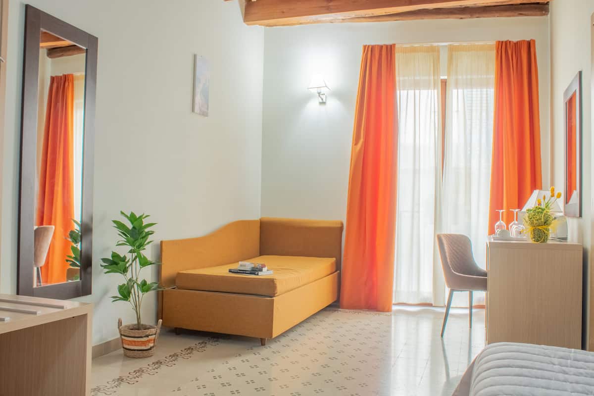 Junior Triple Room, City View