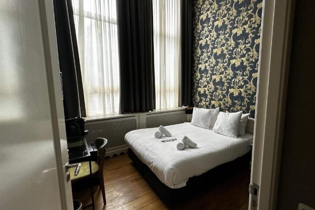 Deluxe Room, Street View