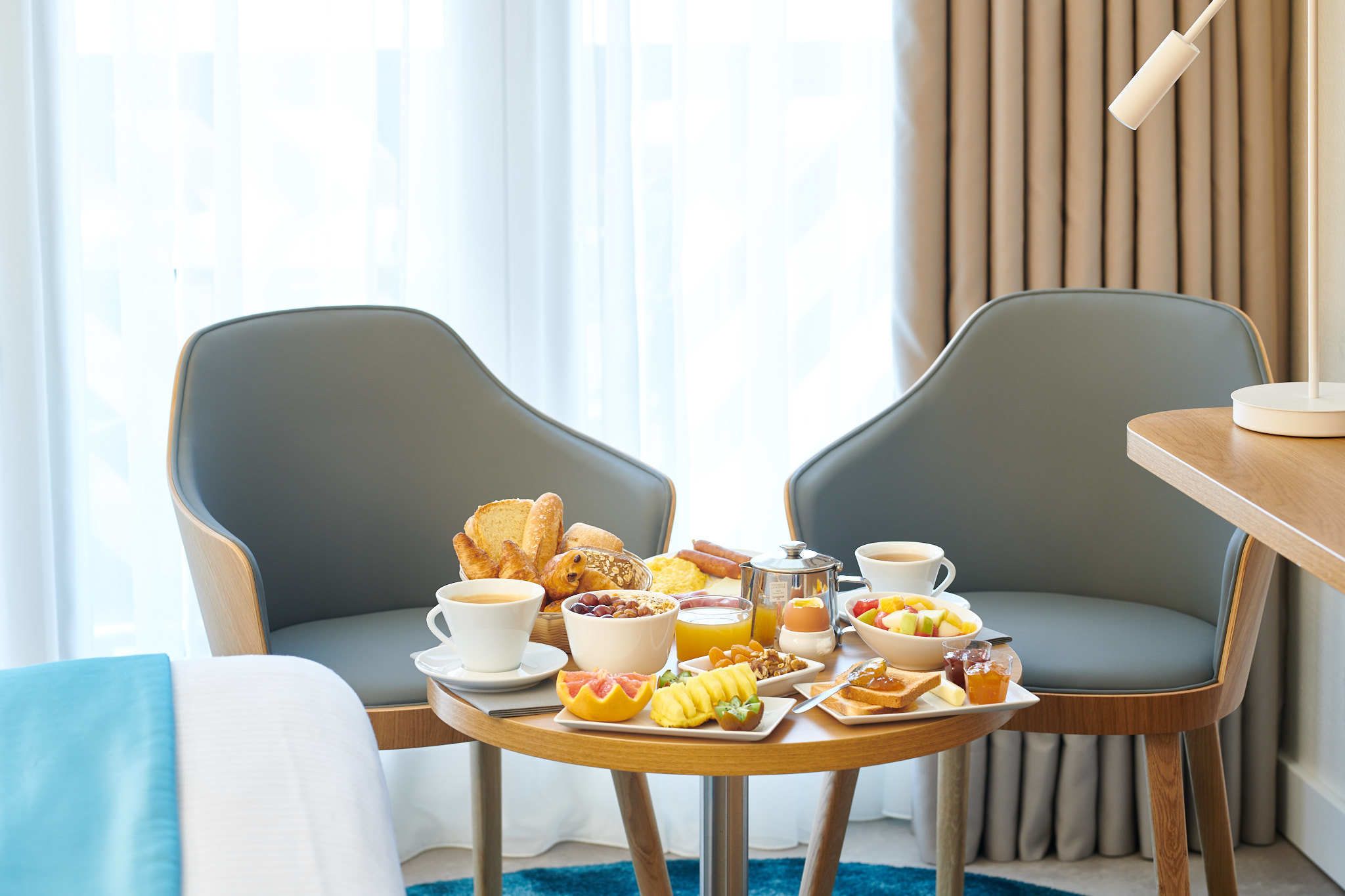 Petit déjeuner buffet (19 EUR par personne)