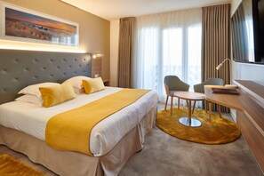 Minibar, in-room safe, individually furnished, desk - Hôtel Atlanthal (Anglet)
