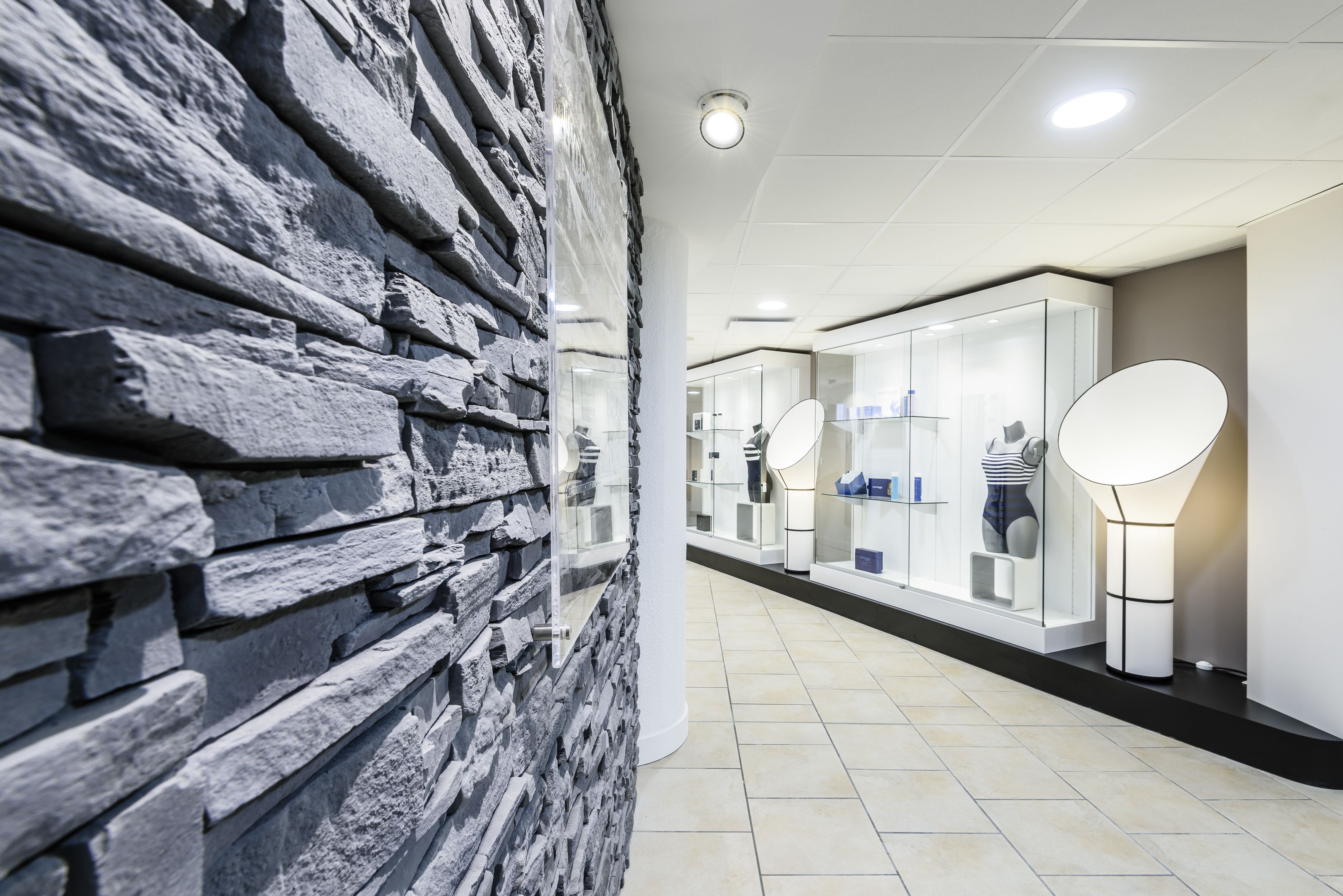 sauna, hot tub, steam room, turkish bath/hammam, body treatments