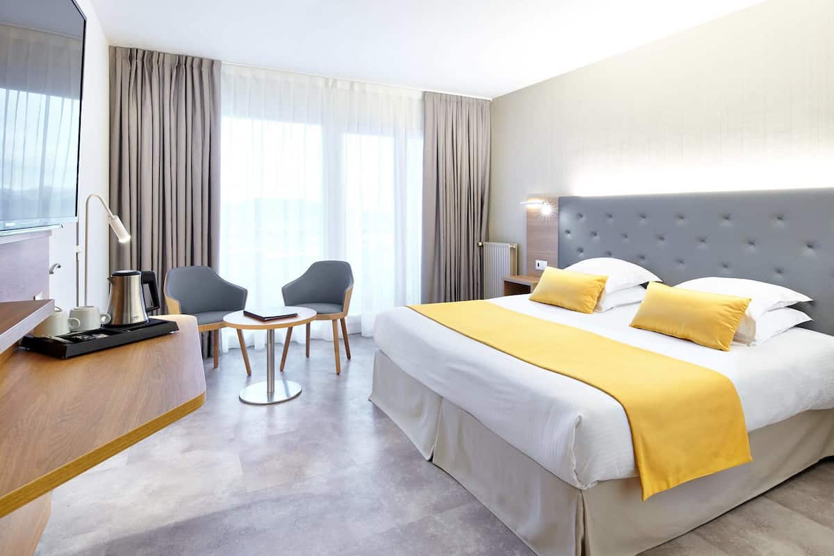 Minibar, in-room safe, individually furnished, desk