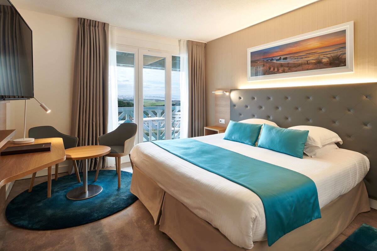 Minibar, in-room safe, desk, soundproofing