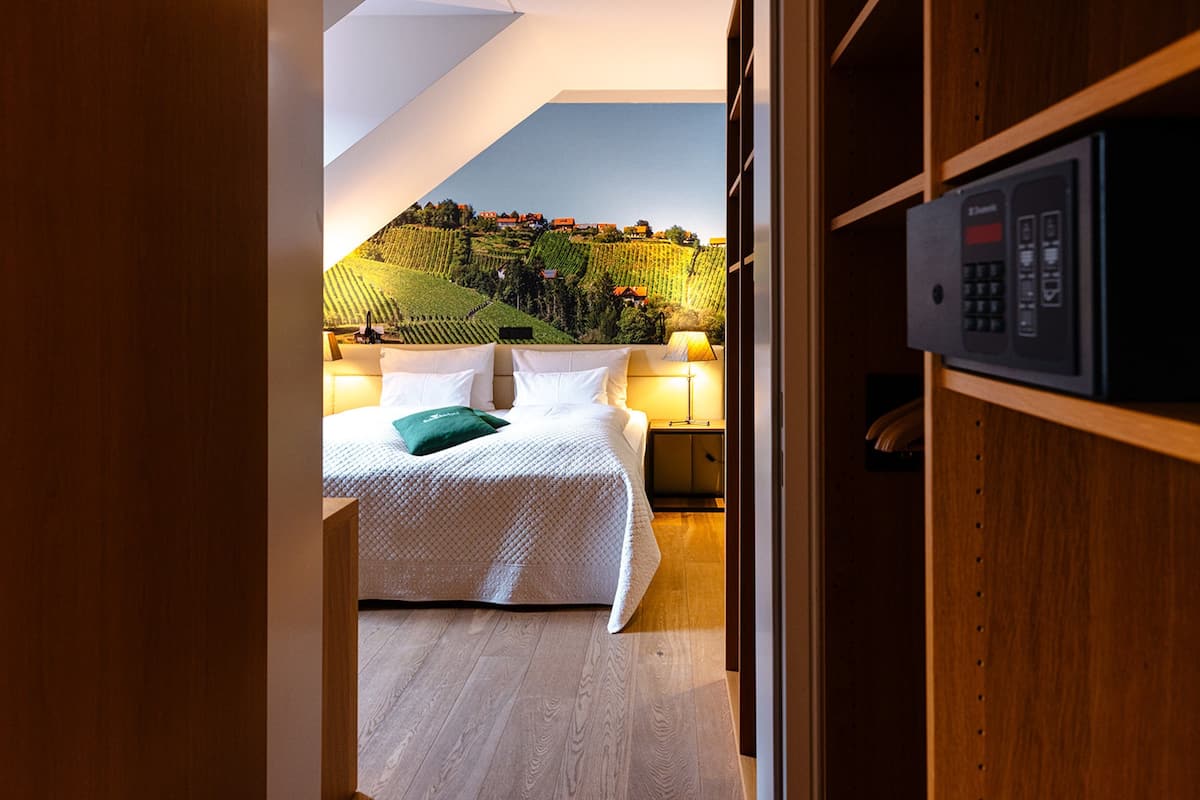 studio | 1 bedroom, hypo-allergenic bedding, minibar, in-room safe