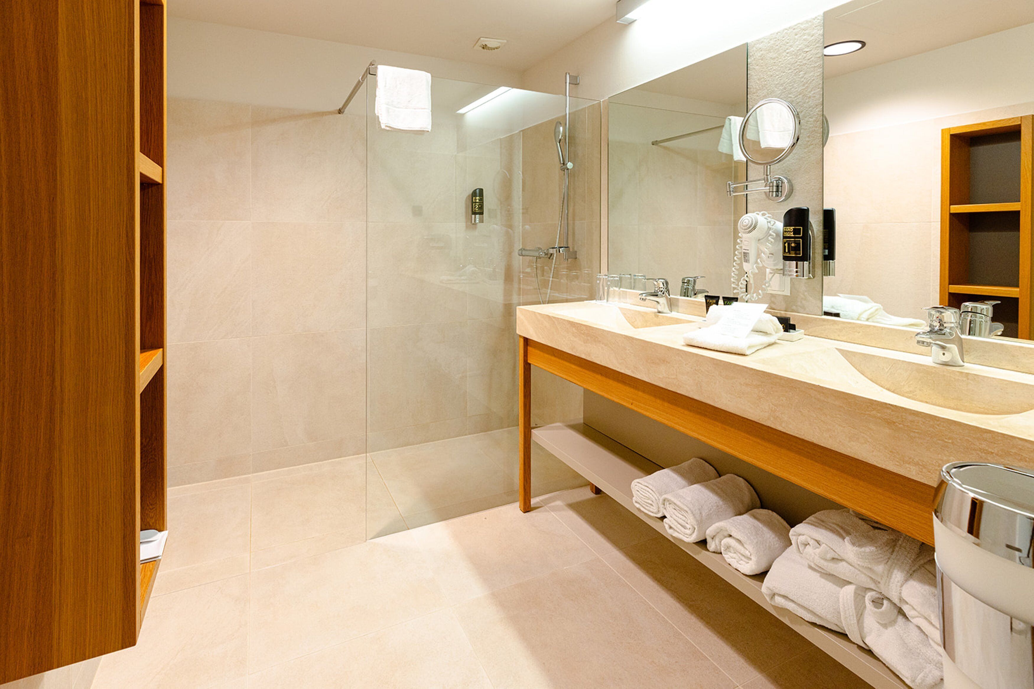 studio | 1 bedroom, hypo-allergenic bedding, minibar, in-room safe