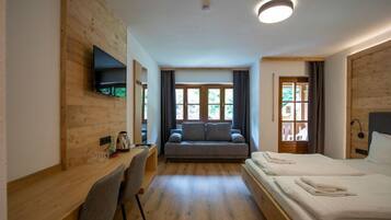 Premium Triple Room | In-room safe, desk, blackout drapes, free WiFi