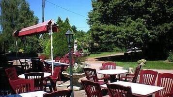 Breakfast, lunch, dinner served; French cuisine