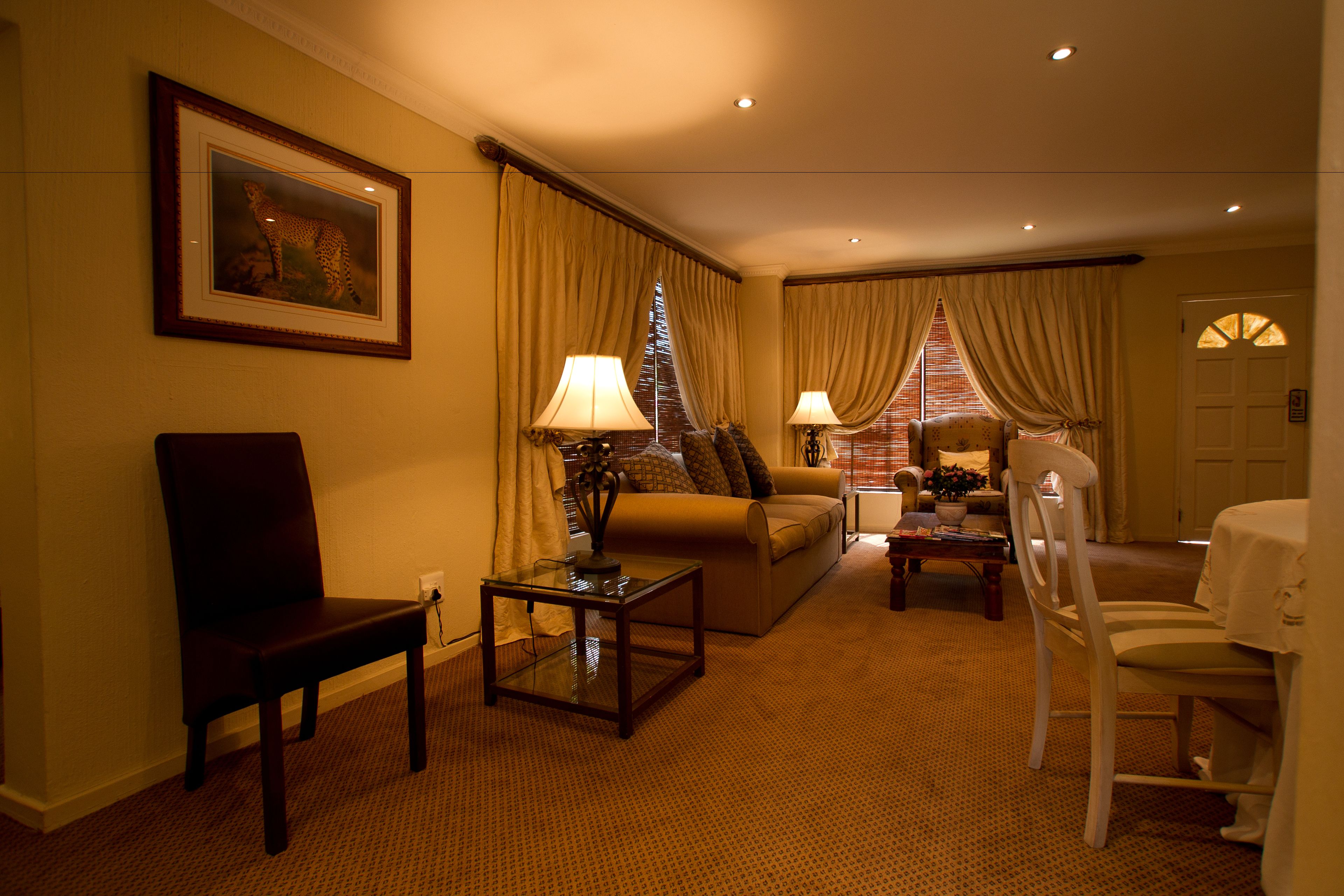 executive suite, 1 king bed | minibar, in-room safe, desk, free wifi