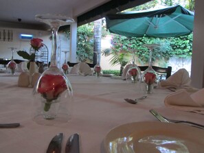 Breakfast, lunch and dinner served - Little Tuscany Boutique Hotel (Sandton)