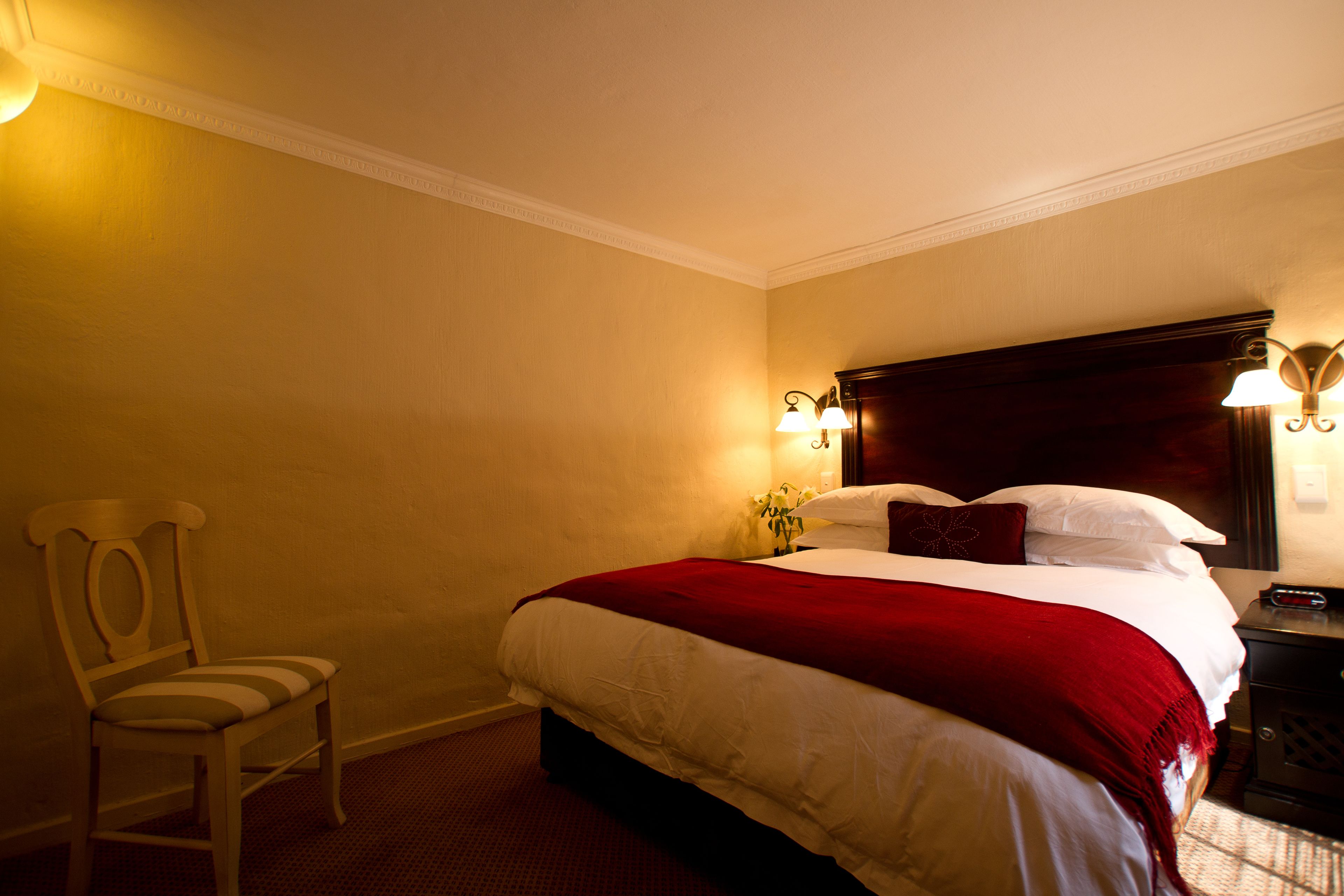 executive suite, 1 king bed | minibar, in-room safe, desk, free wifi