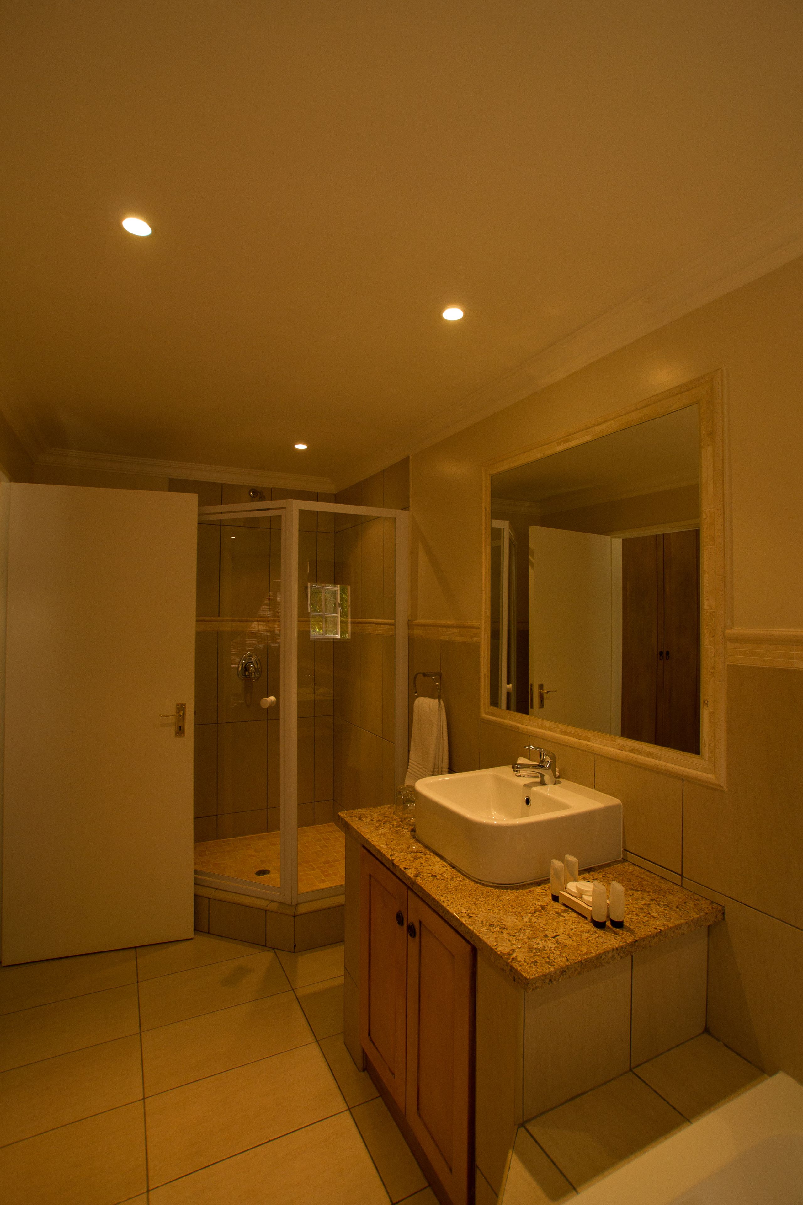 luxury room | bathroom | free toiletries, towels