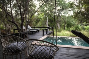 Suite – honeymoon, privat basseng, elveutsikt | Privat basseng