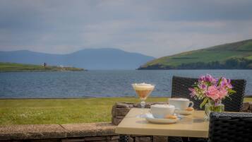 Breakfast, dinner served; Irish cuisine, ocean views