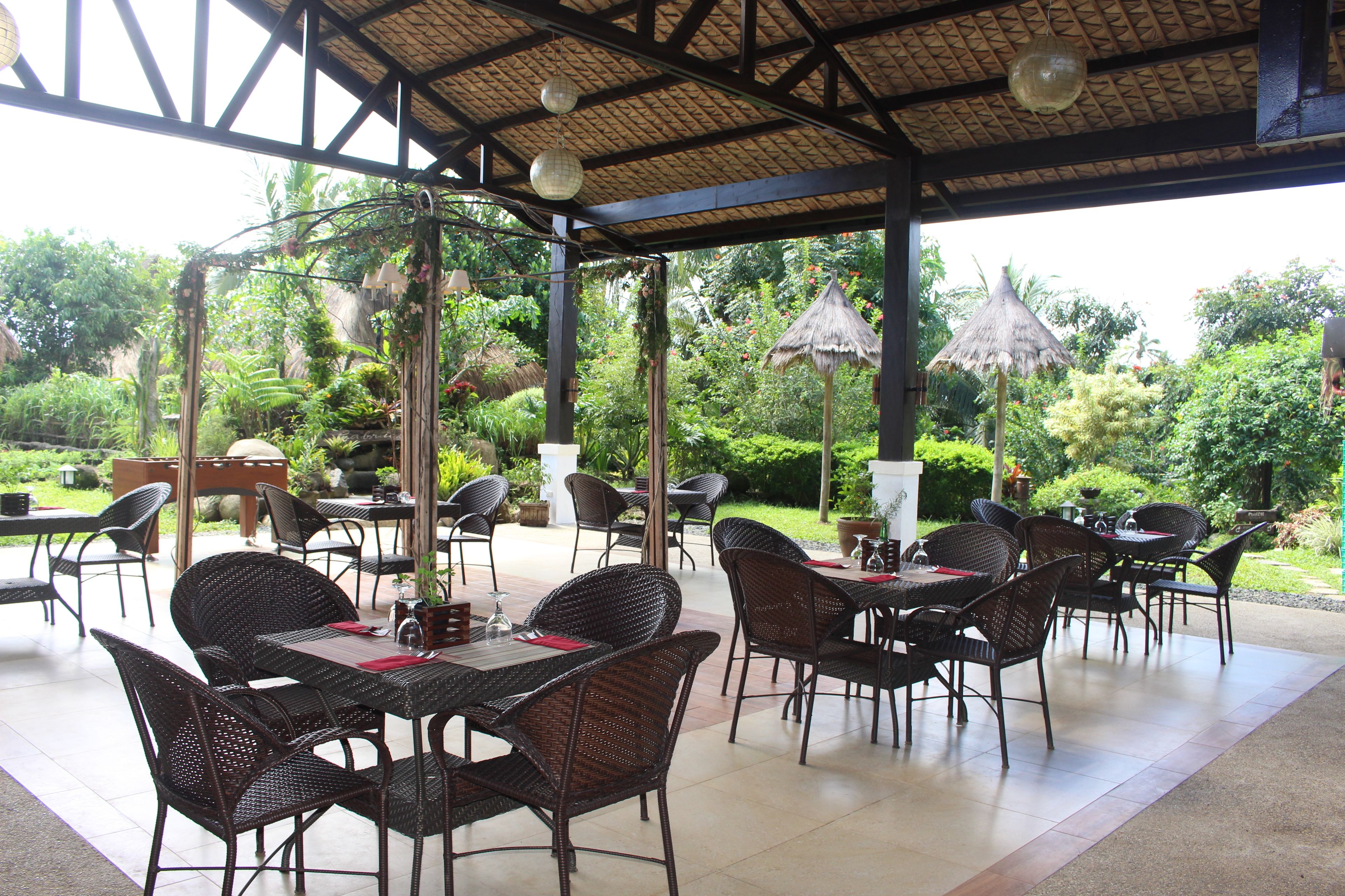 供应早餐、午餐和晚餐