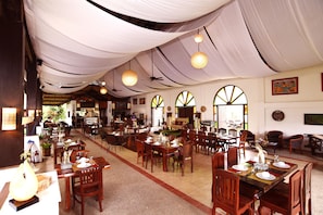 Se sirven desayunos, comidas y cenas 