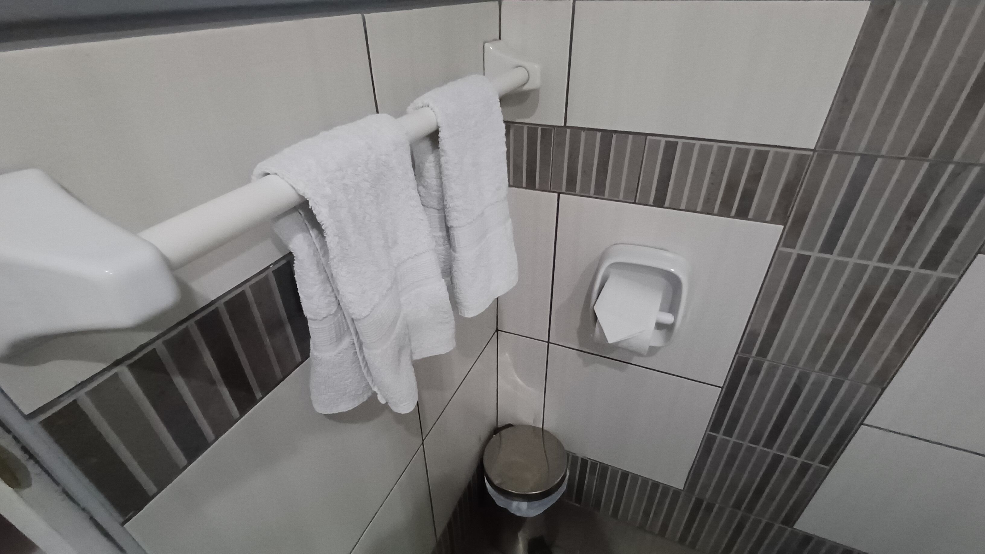 double room, 2 single beds | bathroom | shower, free toiletries, hair dryer, bidet